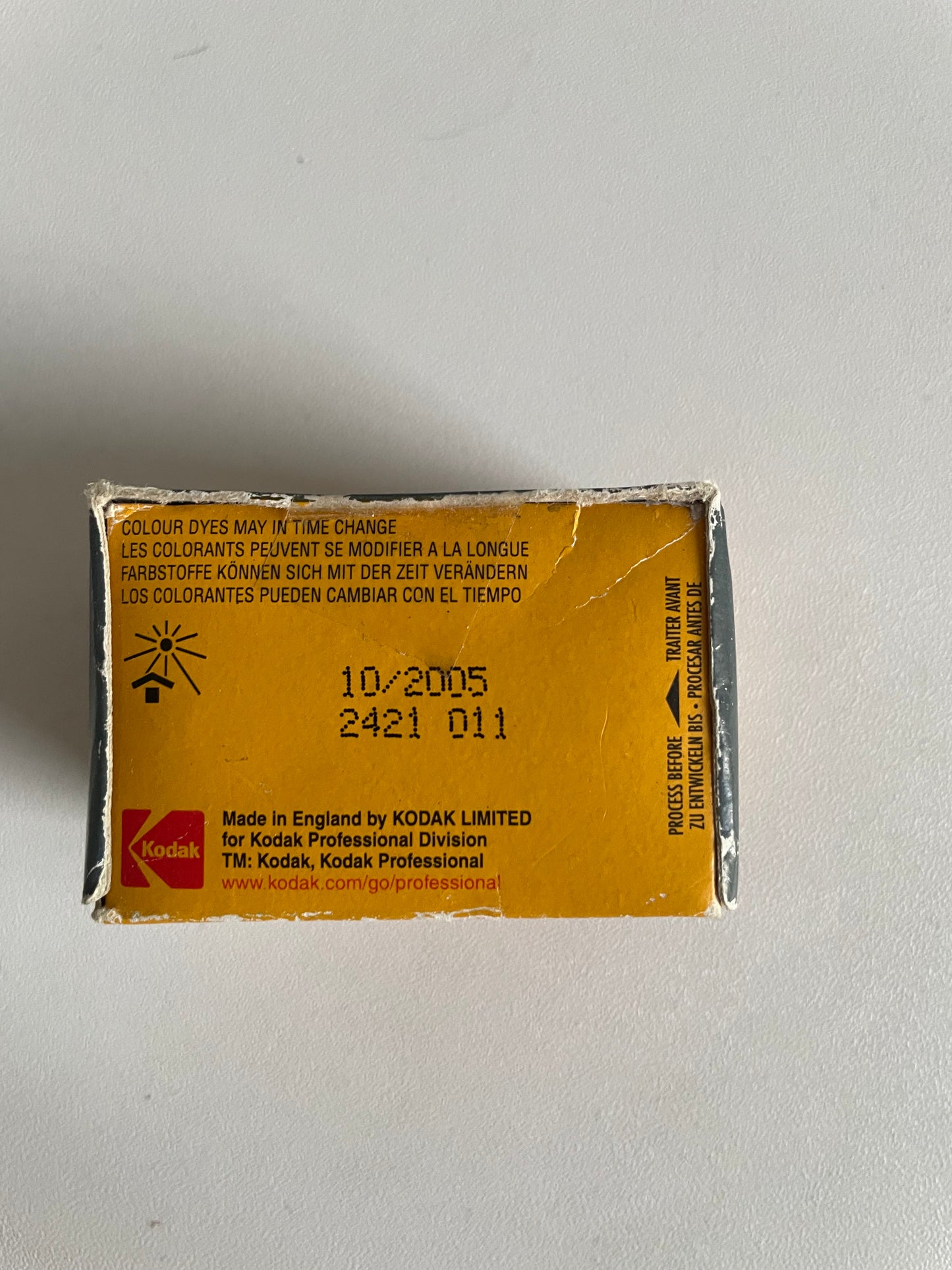 Kodak T400CN – B&W Film That Develops in Colour | Exp. 2005 (Fridge-Kept)